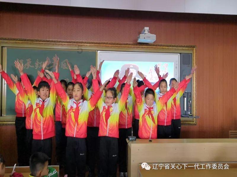 小兵吃了核弹研究员的配餐意外身亡，竟是潜伏的特务在肉中下毒